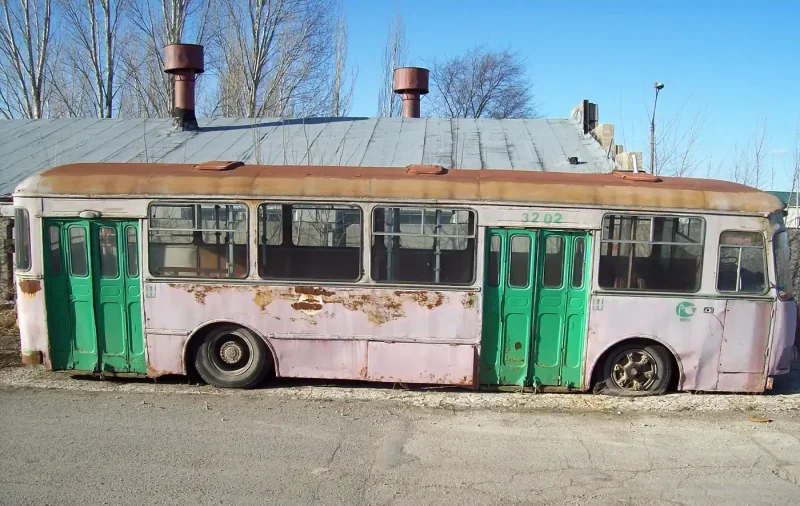 ЛИАЗ-677 автобус старый
