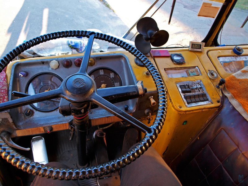 ЛИАЗ 677 место водителя