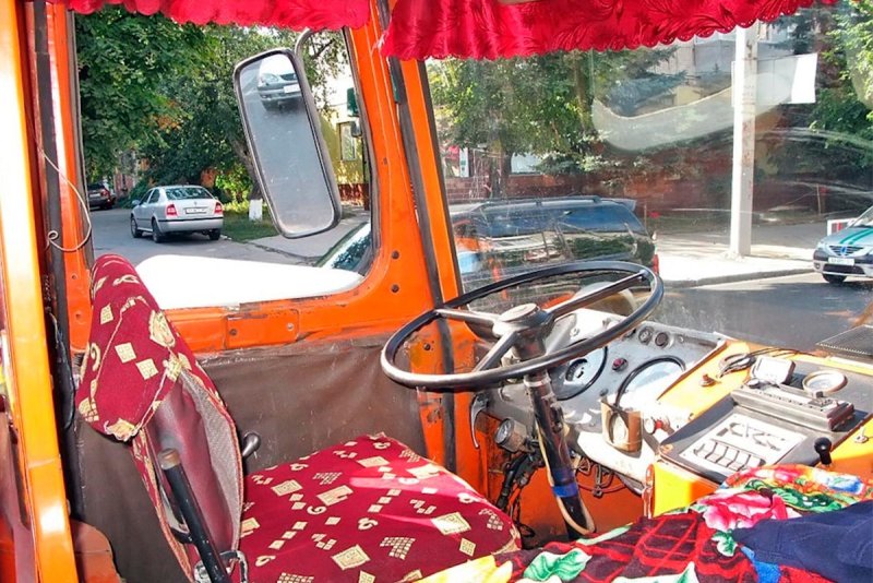 ЛИАЗ-677 кабина