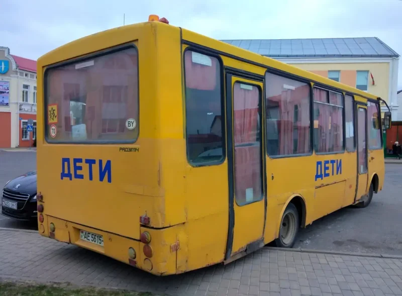 Желтый автобус Исузу 092