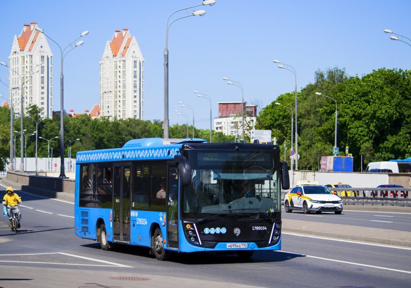 Зелёный Mercedes-Benz o303