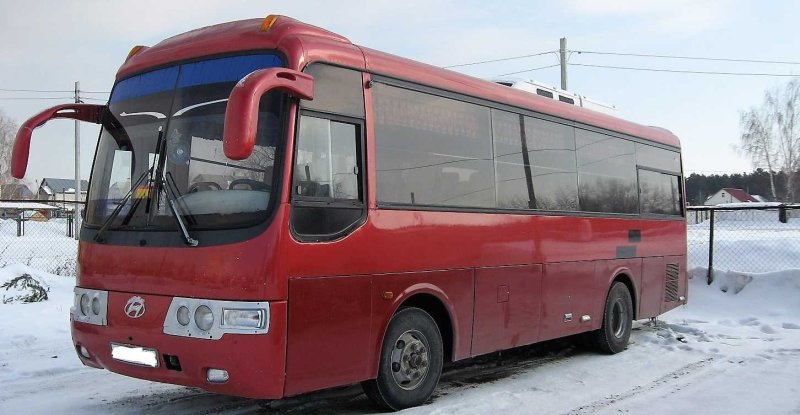 Городской автобус Хундай серебристый