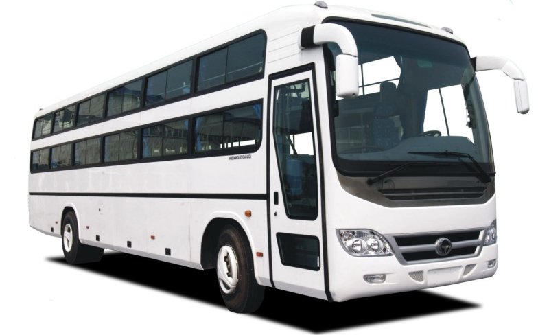Пассажирский автобус на белом фоне