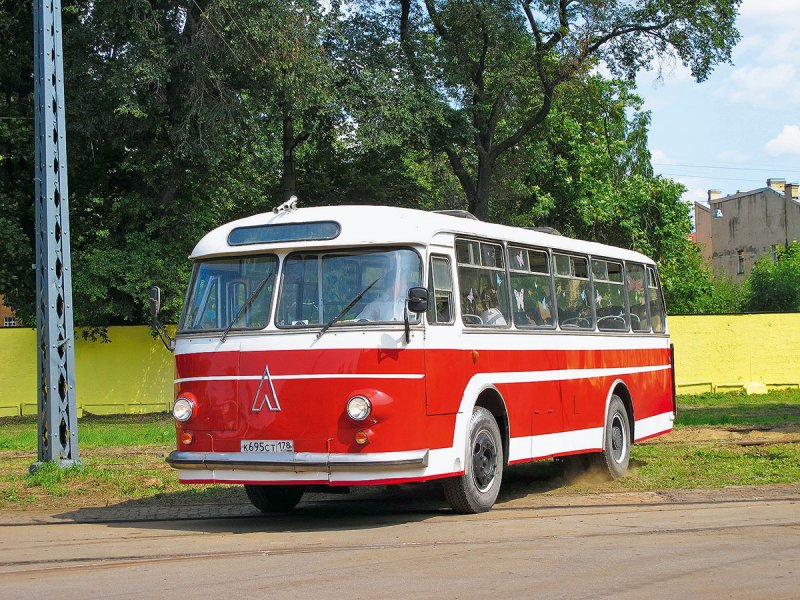 ЛАЗ 695