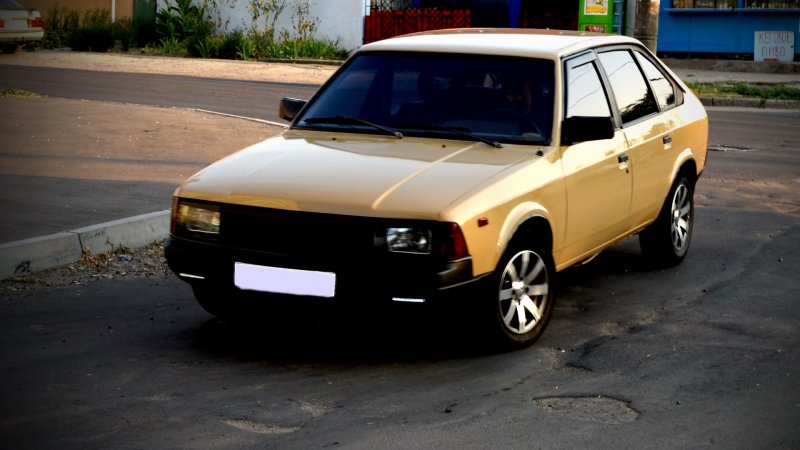 Красивый Москвич 2141