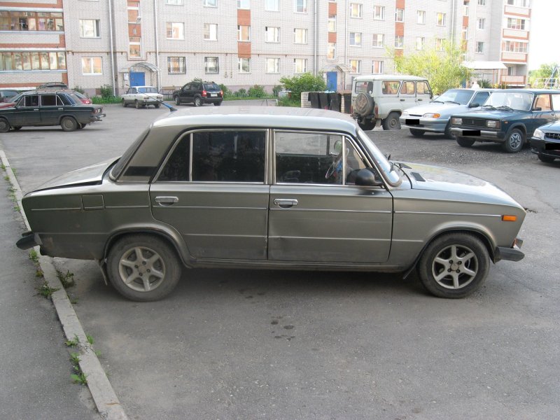 Серая Жигули 2106