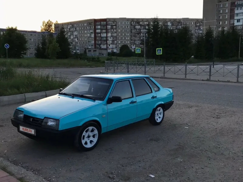Светло синяя ВАЗ 21099