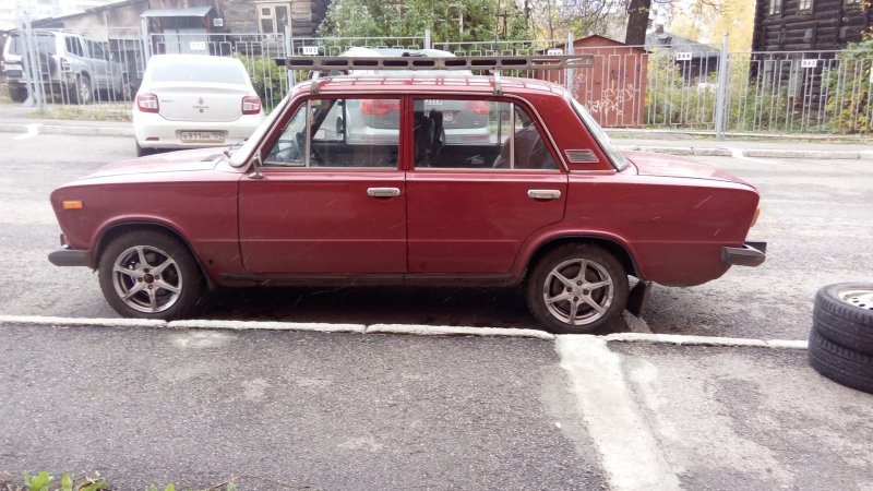 ВАЗ 2106 вишневый диски r15