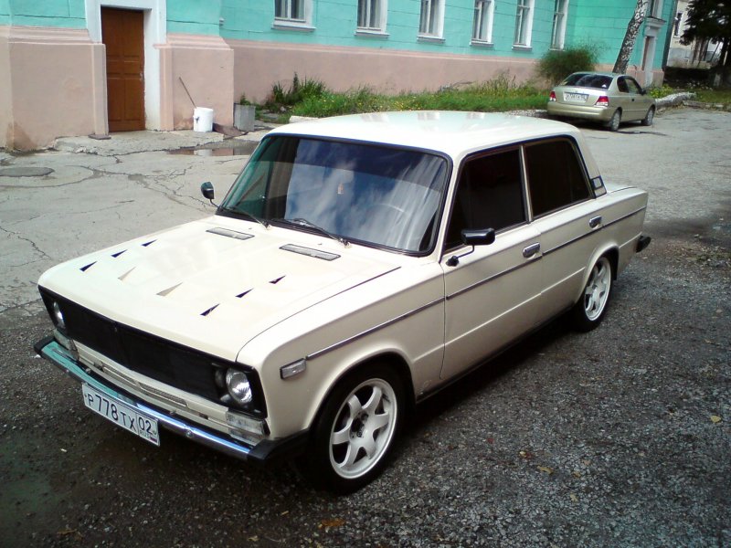 ВАЗ 2106 белая на литье