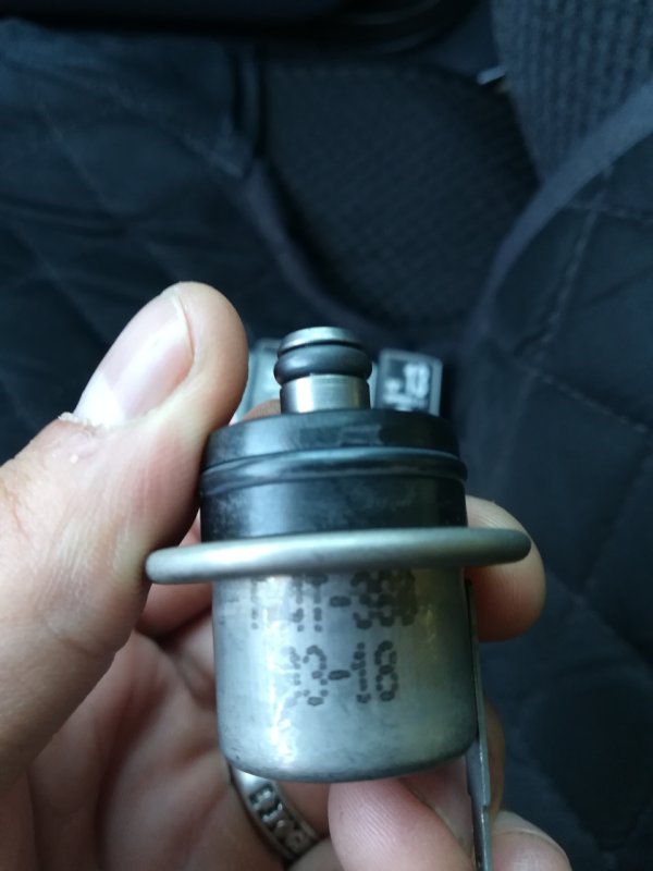 Регулятор давления топлива ВАЗ 2110 1,5