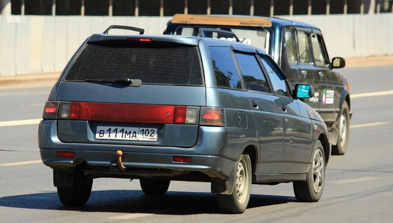 Лада 111 сбоку