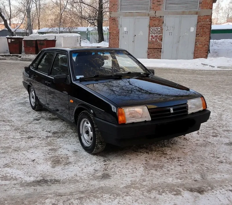 ВАЗ 21099 черная