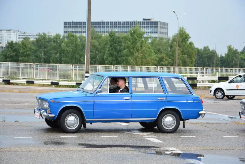 ВАЗ 2103 статика