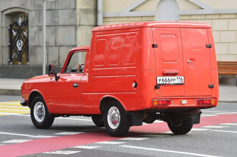 Автомобиль ИЖ 2715