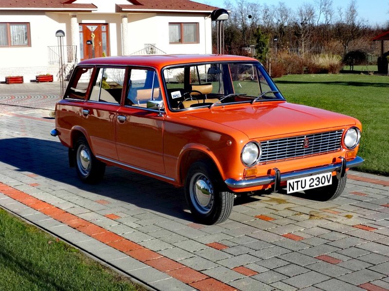 ВАЗ 2102 красная