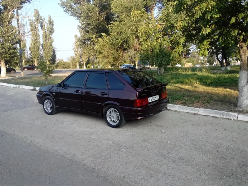 Лада 2114 бордовая