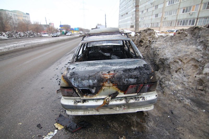 Сгоревший автомобиль ВАЗ 2112