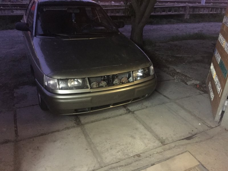 ВАЗ 2110 спереди черная