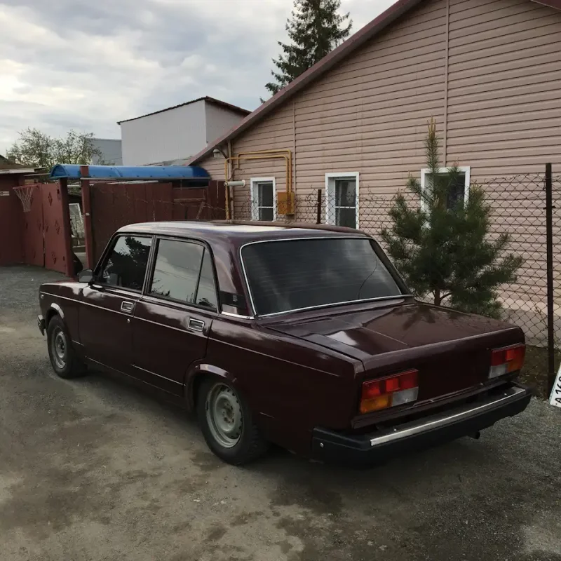 ВАЗ 2106 красный гранат