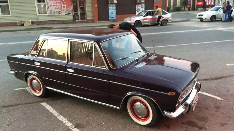 Красная ВАЗ 2106 slik r15