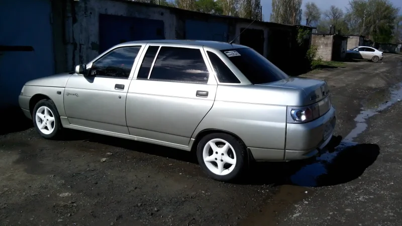 Lada Premier 2110