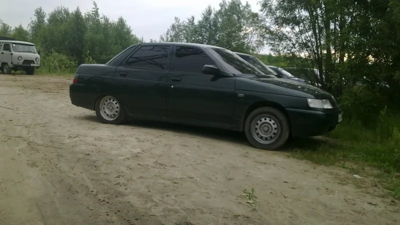 Светло зеленый ВАЗ 2110 2001
