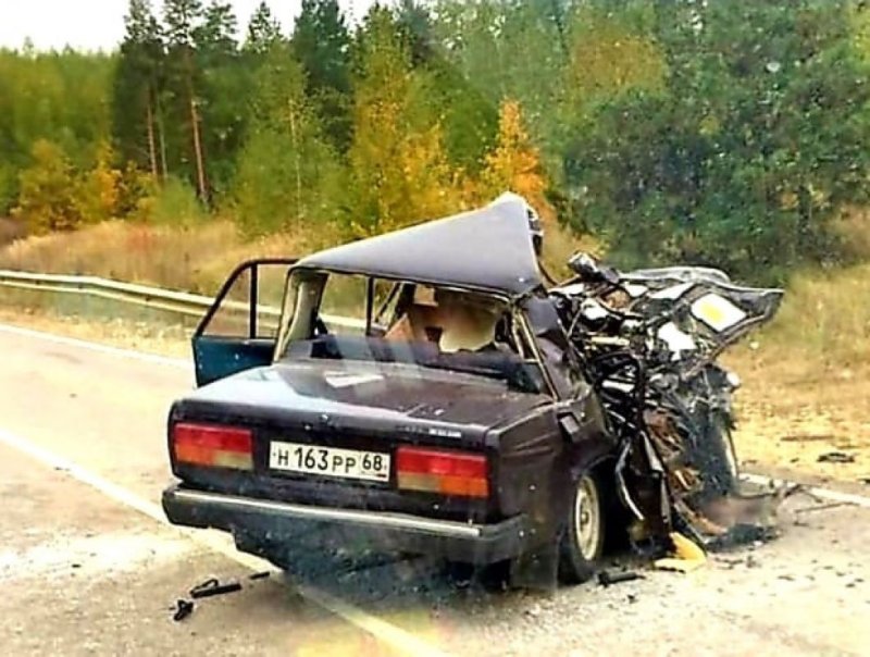 Жигули ВАЗ 2107 разбитый