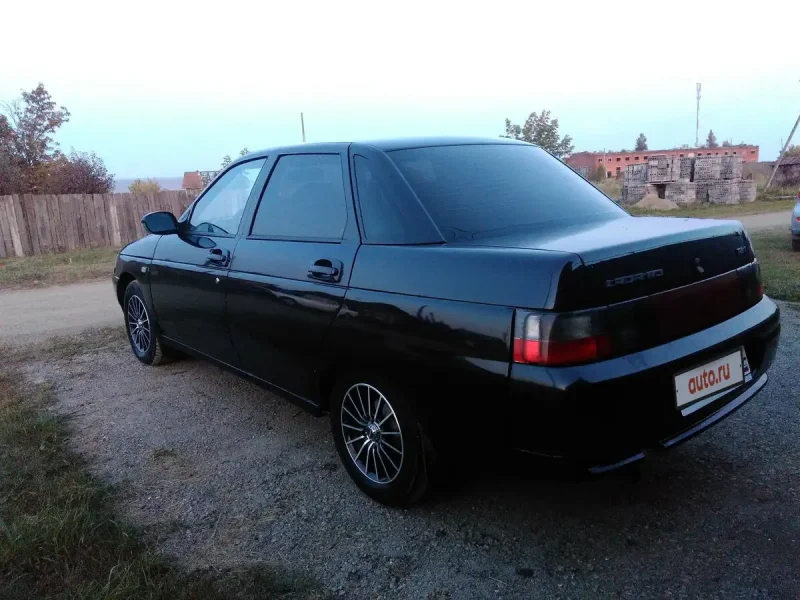 Черная ВАЗ 2110 se