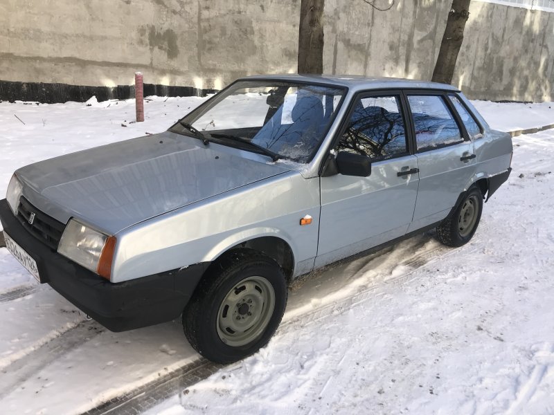ВАЗ 21099 завод серебристый
