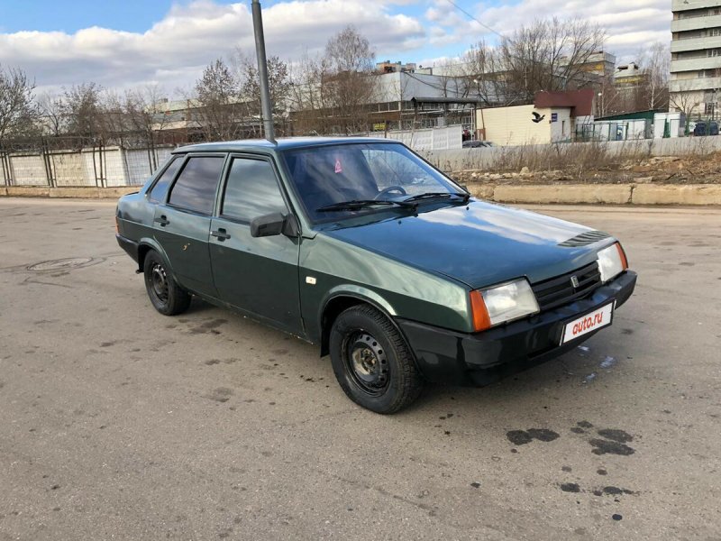 ВАЗ 21099 серебристая