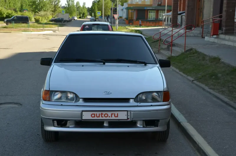Lada 2114 вид спереди