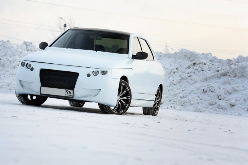 ВАЗ 2110 тюнингованная белая