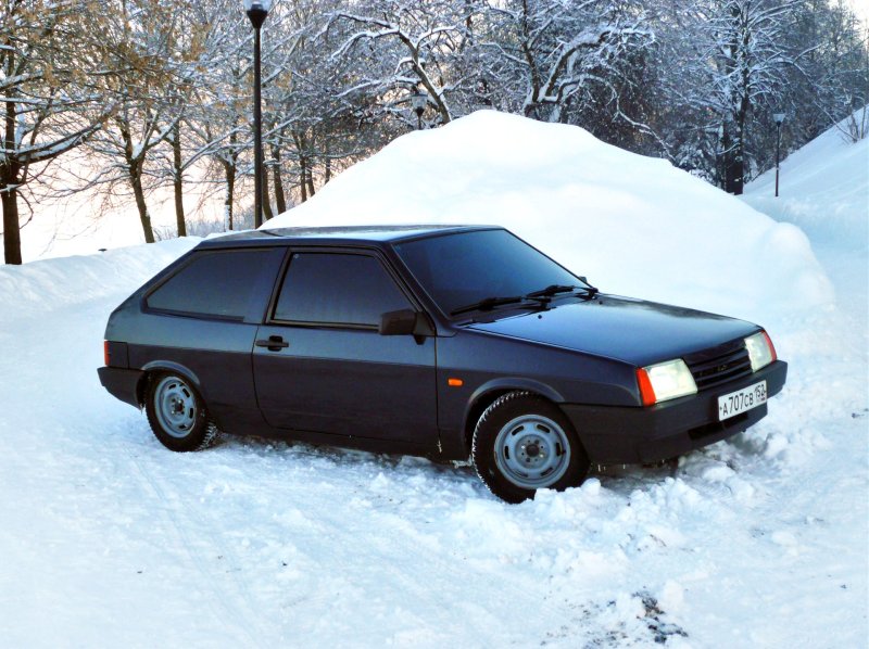 ВАЗ 2109 черная зимой