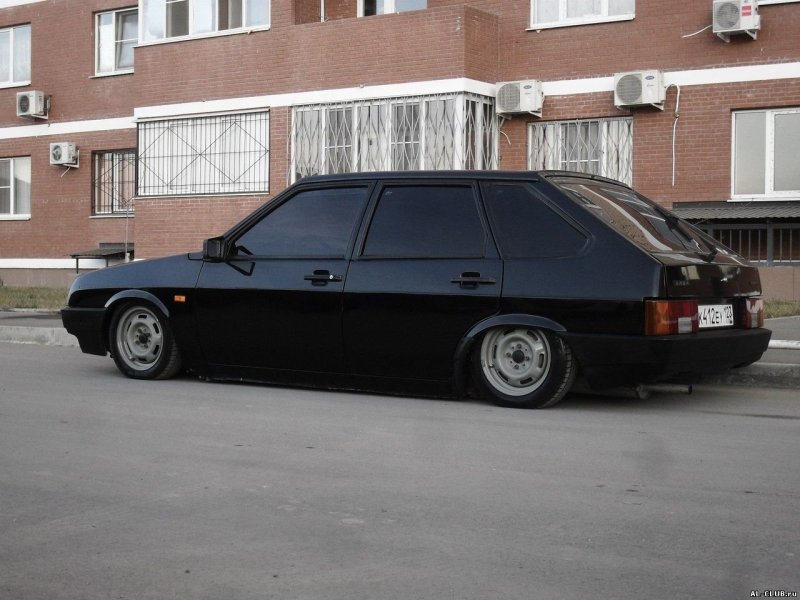 ВАЗ 2109 С занижением черная