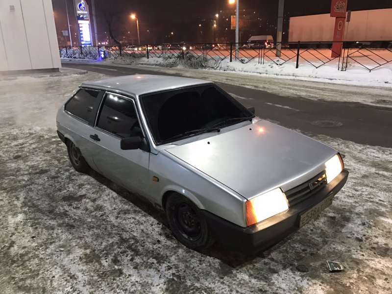 ВАЗ 2108 серебристая тонированная