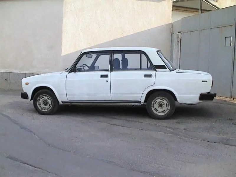 Lada 2105 белая