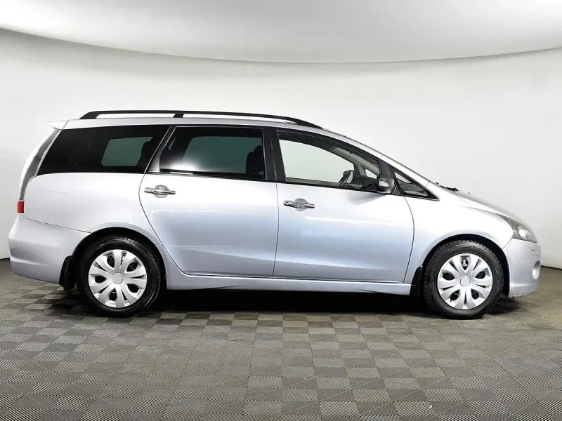 Mitsubishi Grandis 2008 год