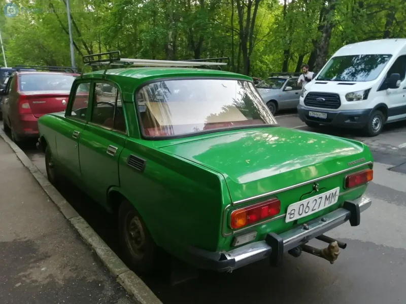 Москвич 2140 с советскими номерами