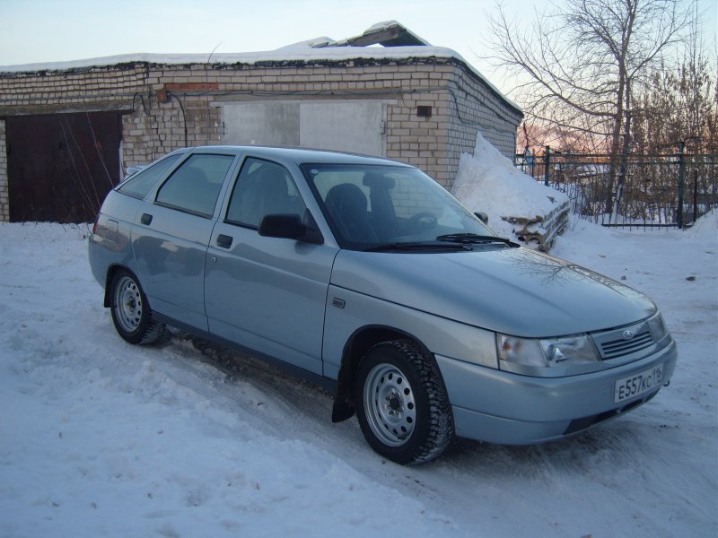 Lada 2112 серого цвета