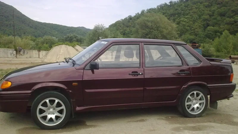 ВАЗ 2115 темно вишневый