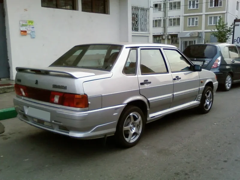 ВАЗ 2115 черная тюнинг