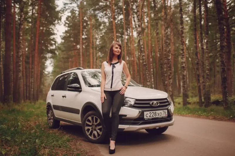 Девушки и Лада