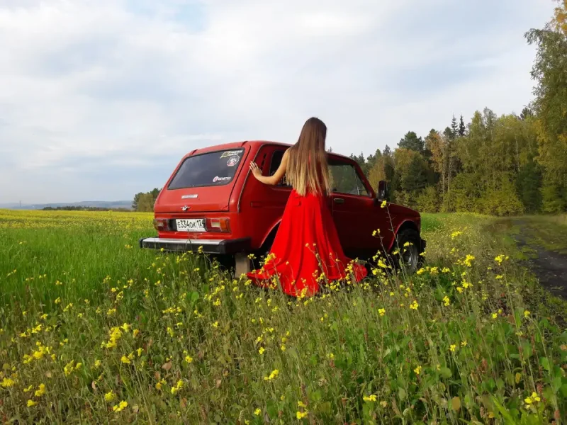 Девушки и Лада