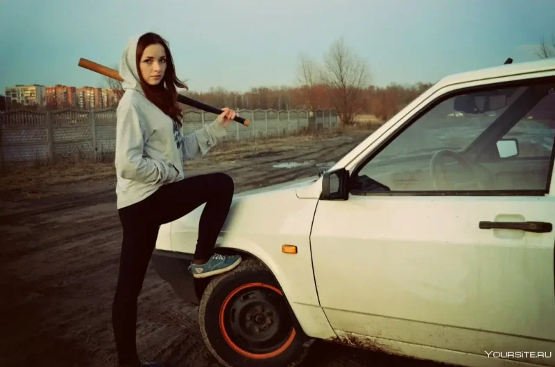 Девушка у Лады