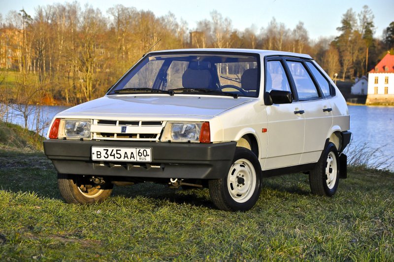 Lada Спутник 2109