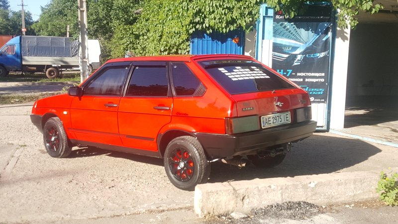 ВАЗ 2109 красная тонированная