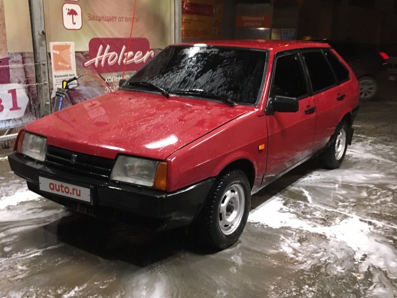 ВАЗ 2109 красная