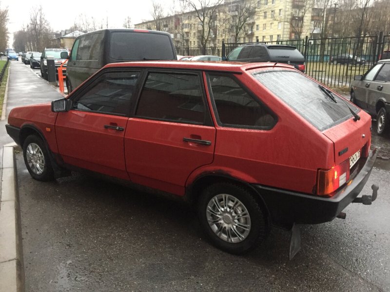 ВАЗ 2109 красная