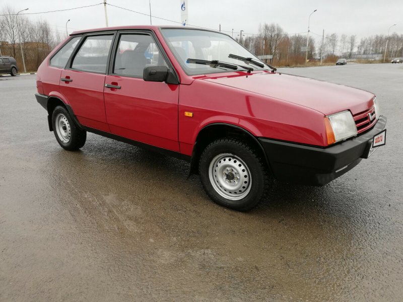 ВАЗ 2109 красная