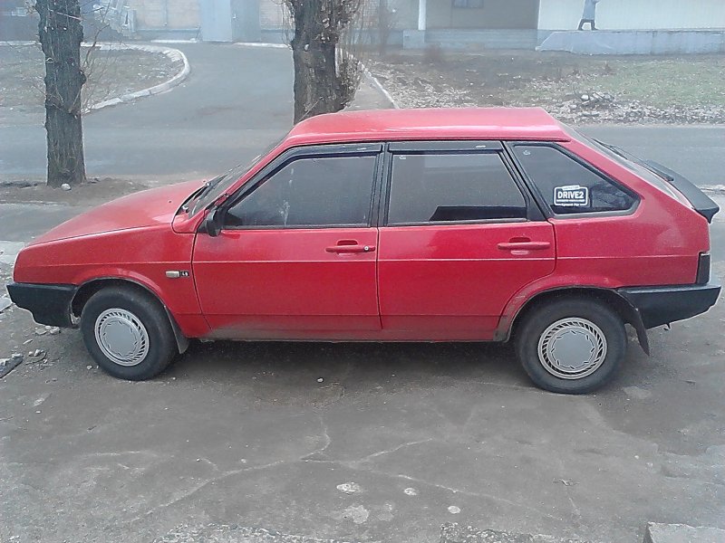 Стильный ВАЗ 2109 красная